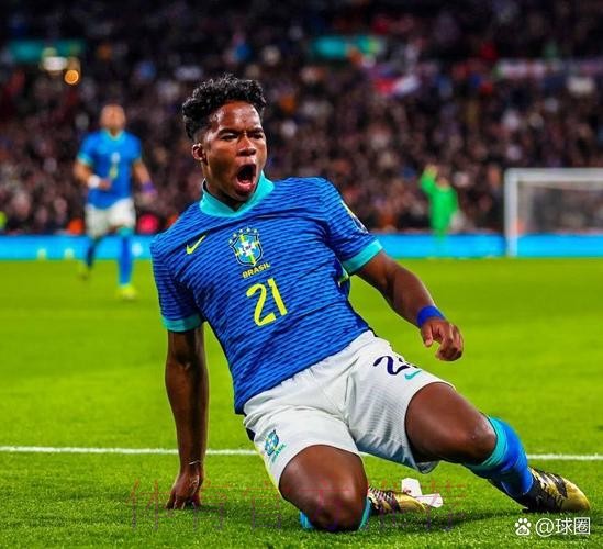 恩德里克在法国首秀惊艳:他是一头犀牛,腿如公牛——里昂九号的宣言 恩德里克在法国首秀惊艳:他是一头犀牛,腿如公牛——里昂九号的宣言